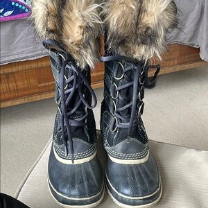 Sorel Joan of Artic Black and Tan Fur-lined water proof  Winter Boots